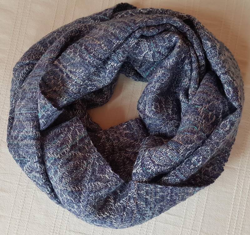 Handgewebter Loopschal/Doppelloop in Verschiedenen Blautönen Aus Merino, Seide & Viskose von HandweberinUte