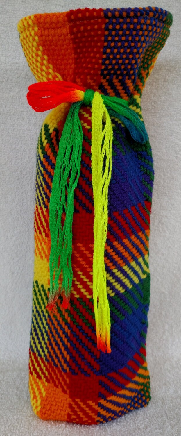 Handgewebte Weinflaschen-Tasche - Geschenktasche Twill Regenbogen. #15W28 Handgewebte Weinflaschen-Tasche - Geschenktasche Twill Regenbogen. #15W28 von HandwovenWonders