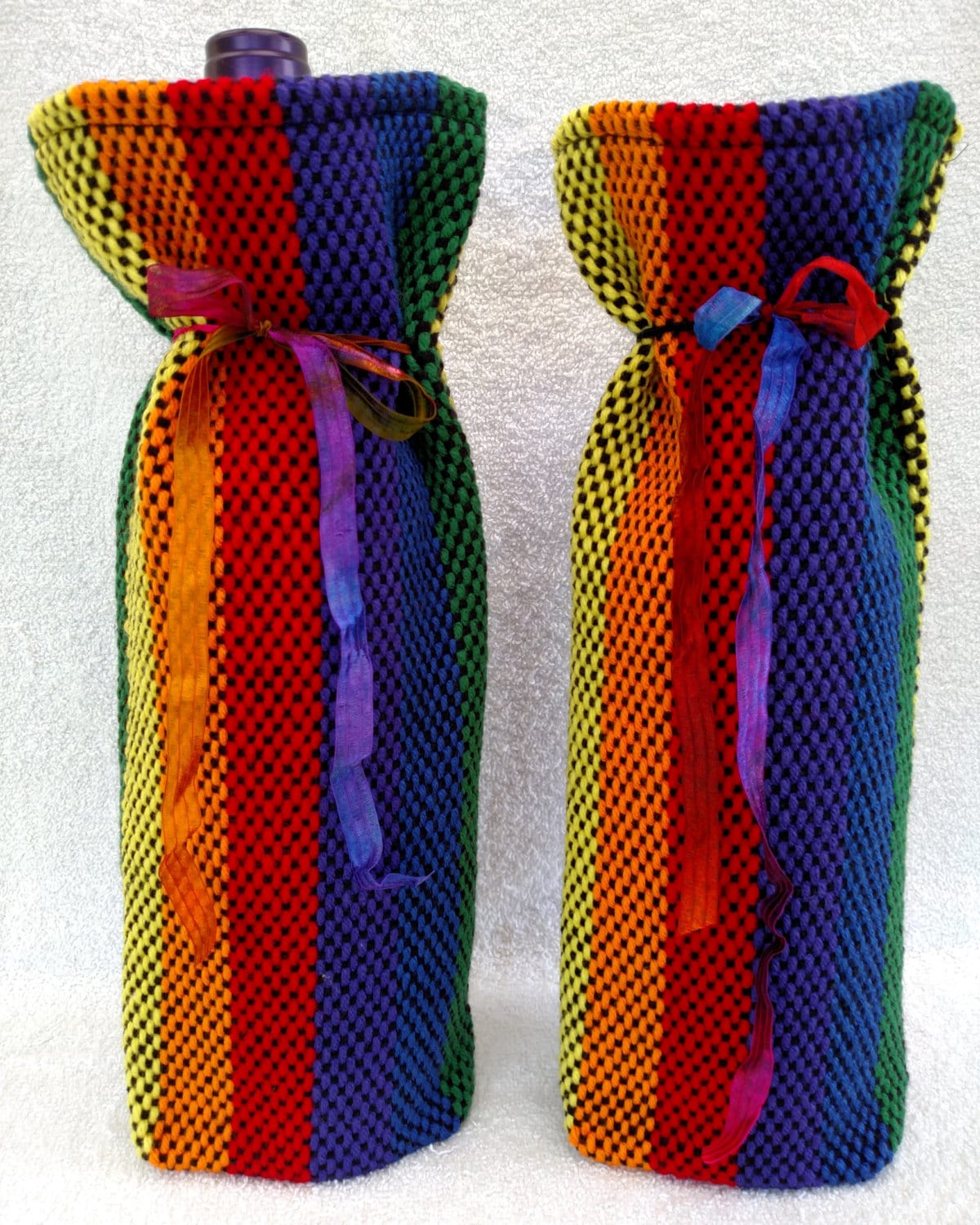 Regenbogen Streifen/Weinflasche Geschenktasche. #15W31 W32 Regenbogen Streifen/Weinflasche Geschenktasche. #15W31 W32 von HandwovenWonders