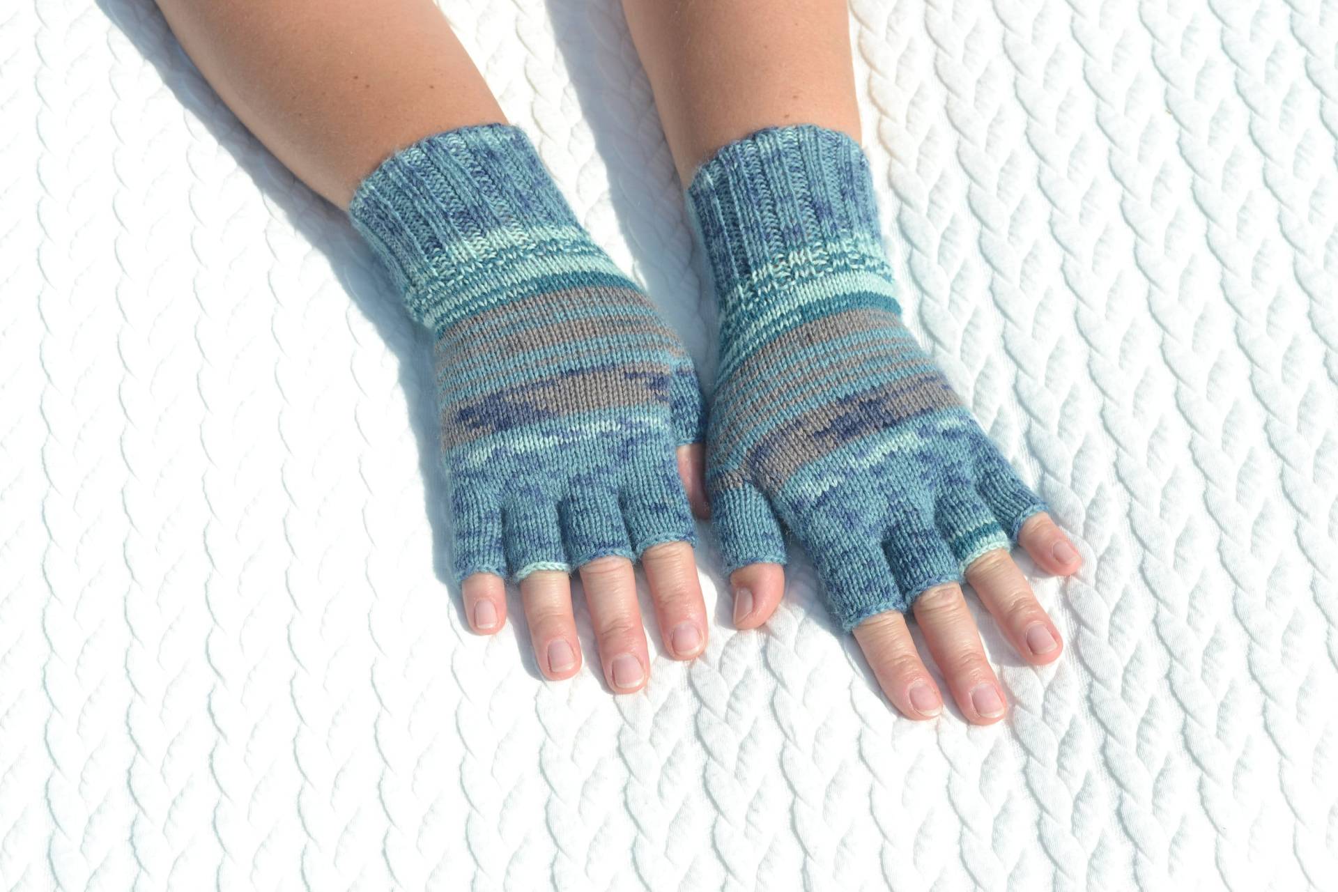Blaue Halbe Fingerhandschuhe Für Kalte Hände, Handgestrickte Offene Fingerhandschuhe, Wollfingerhandschuhe, Schreibhandschuhe, Handwärmer von HandyDuo