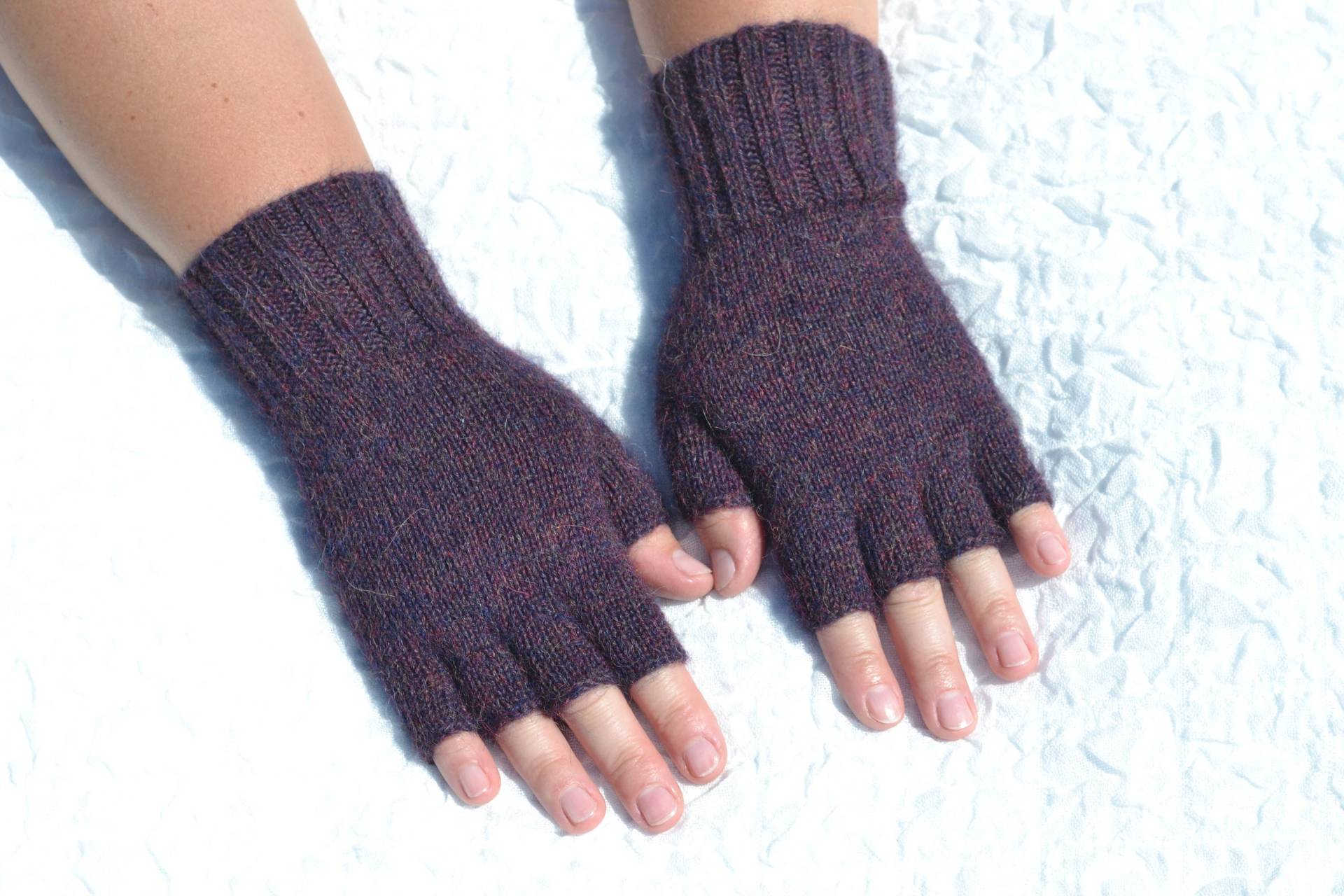 Dunkel Weinrote Halb Finger Handschuhe Gestrickt Aus 100% Reiner Alpaka Wolle, Handgemachte Offene Winterhandschuhe Für Kleine Und Mittelgroße Hände Dunkel Weinrote Halb Finger Handschuhe Gestrickt Aus 100% Reiner Alpaka Wolle, Handgemachte Offene Winterhandschuhe Für Kleine Und Mittelgroße Hände von HandyDuo