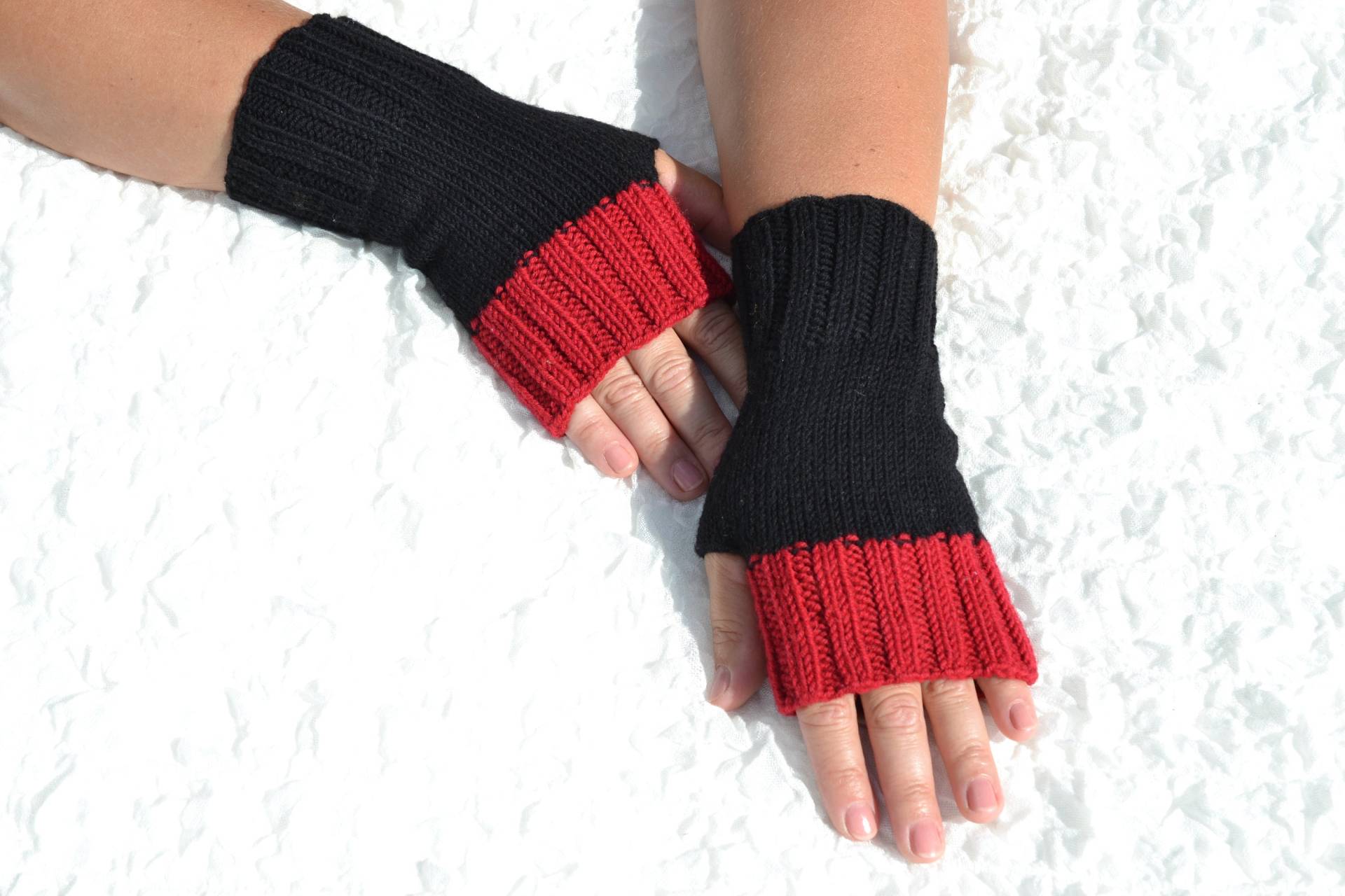 Fingerlose Handschuhe Schwarz Rot, Hand Gestrickte Wollhandschuhe, Handgemachte Pulswärmer Für Frauen, Pulswärmer, Offene Fingerhandschuhe Fingerlose Handschuhe Schwarz Rot, Hand Gestrickte Wollhandschuhe, Handgemachte Pulswärmer Für Frauen, Pulswärmer, Offene Fingerhandschuhe von HandyDuo