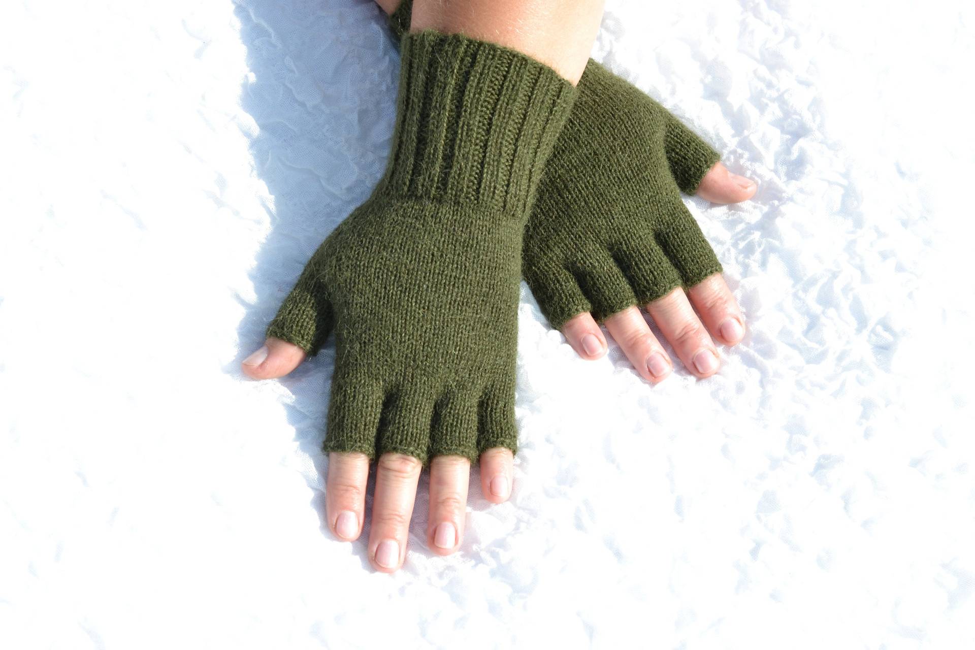 Grüne Alpaka Halbfingerhandschuhe, Hand Gestrickte Handschuhe, Wolle Dunkelgrüne Offene Fingerhandschuhe/Handwärmer von HandyDuo