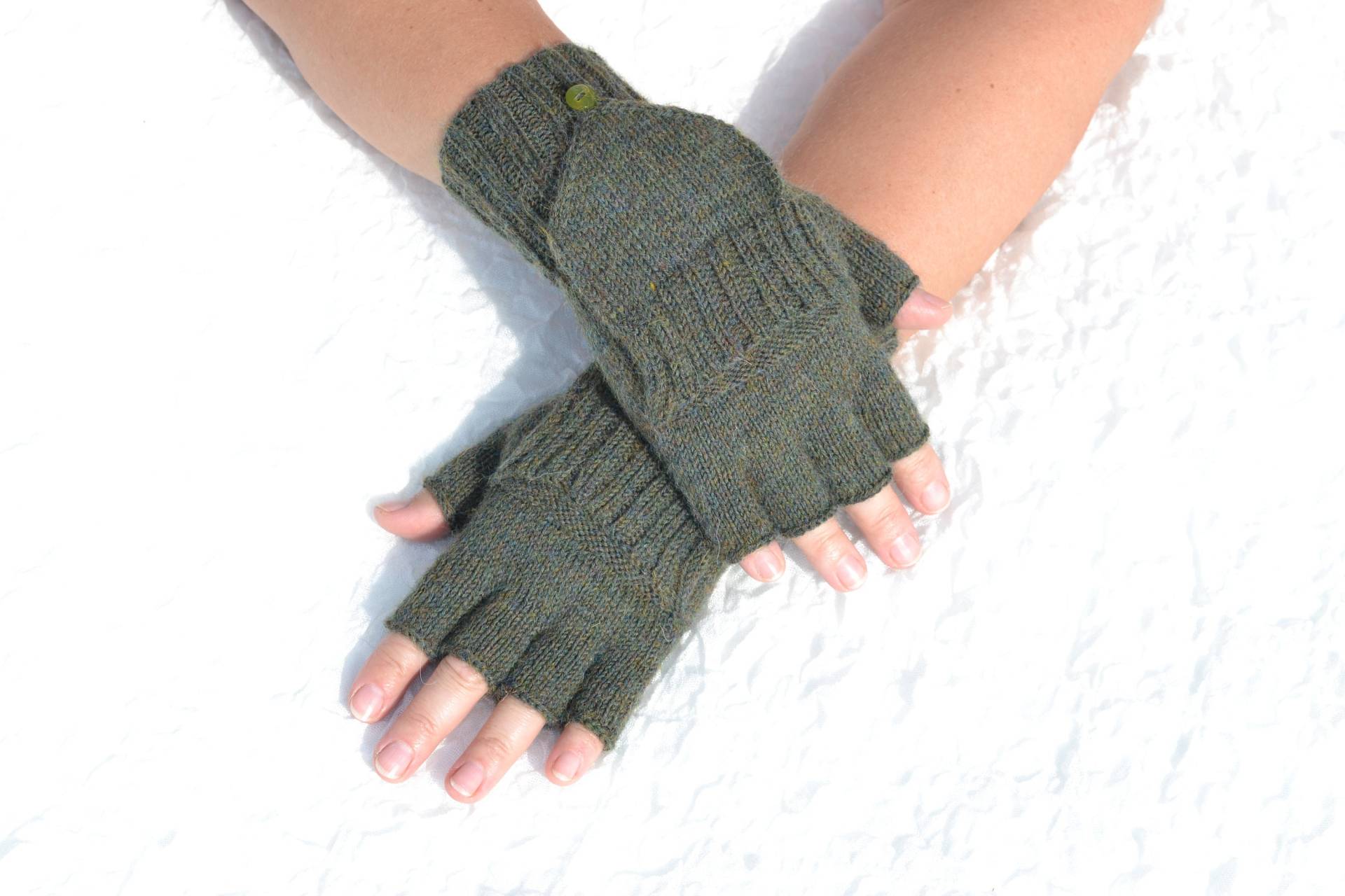 Hand Gestrickte Dunkelgrüne Halbfinger Handschuhe, Kleine/Mittlere Wollhandschuhe Mit Klappverschluss von HandyDuo
