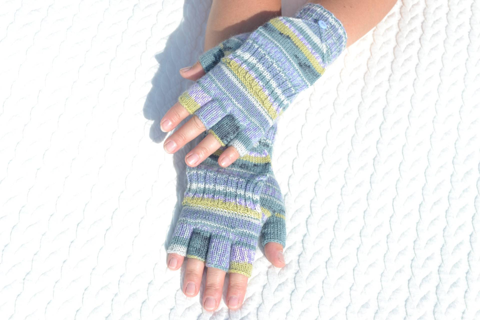 Handgestrickte Grüne Multicolor Handschuhe Mit Fäustlinge, Halb Fingerlose Fäustlinge Gestreift Handgestrickte Grüne Multicolor Handschuhe Mit Fäustlinge, Halb Fingerlose Fäustlinge Gestreift von HandyDuo