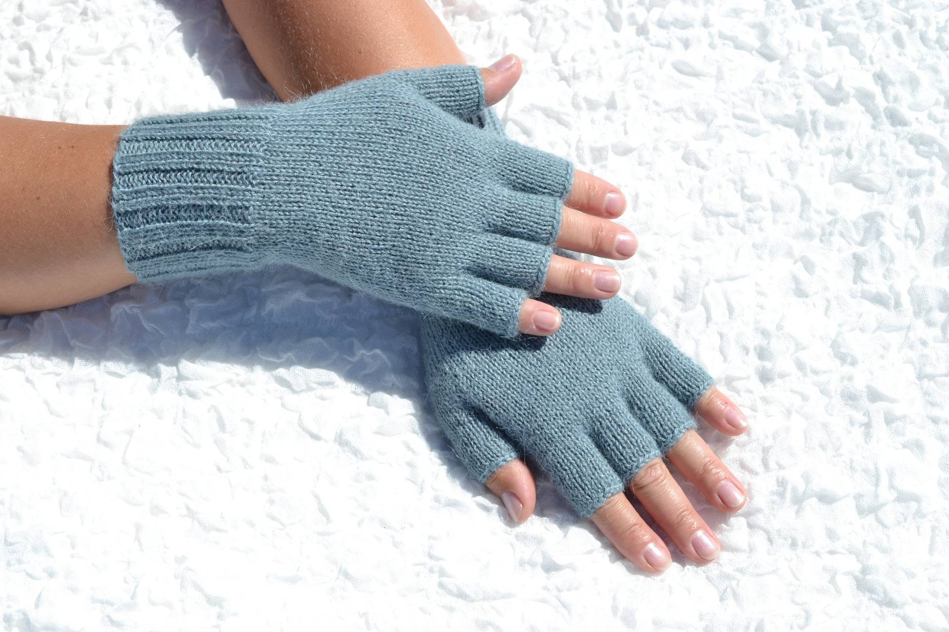 Mineralblaue Alpaka Halbfingerhandschuhe, Handgestrickte Handschuhe, Gestrickte Armstulpen, Offene Fingerhandschuhe Für Damen Mineralblaue Alpaka Halbfingerhandschuhe, Handgestrickte Handschuhe, Gestrickte Armstulpen, Offene Fingerhandschuhe Für Damen von HandyDuo