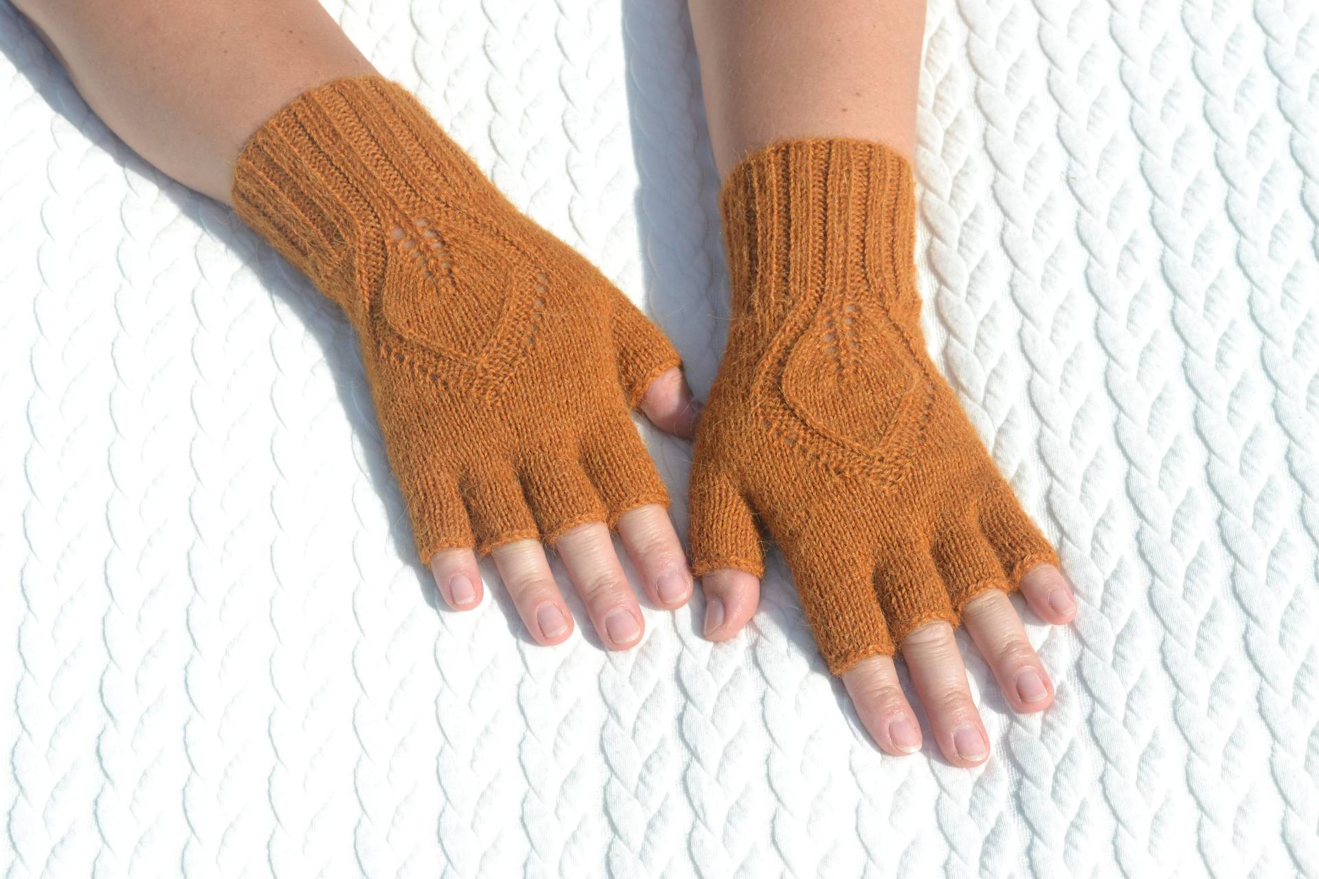 Ockerfarbene Alpaka Halbfinger Handschuhe, Handgestrickte Offene Fingerhandschuhe Für Kalte Hände, Handgemachte Tipplose Gestrickte Pulswärmer von HandyDuo