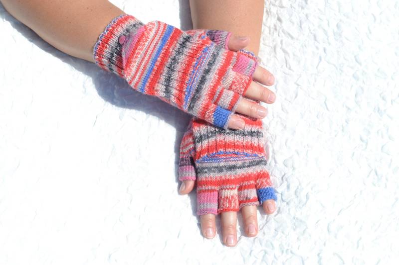 Rosa Und Blaue Umwandelbare Fäustlinge, Handgestrickte Halbe Fingerhandschuhe, Die in Fäustlinge Umgewandelt Werden Können, Wolle Flip Top Strick von HandyDuo