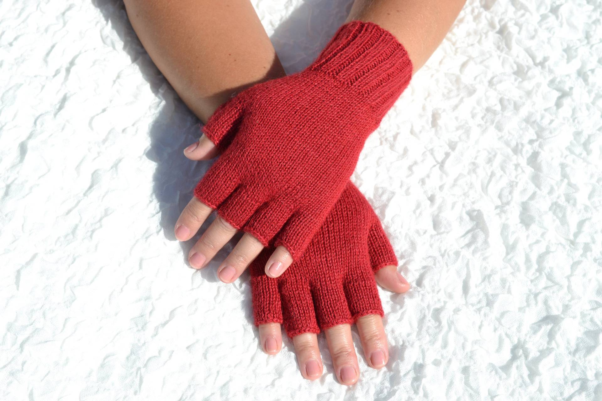Rote Halbe Fingerhandschuhe, Gestrickte Baby Alpaka Und Seide Handschuhe, Handgemachte Rote Handgestrickte Offene Fingerhandschuhe Für Damen Rote Halbe Fingerhandschuhe, Gestrickte Baby Alpaka Und Seide Handschuhe, Handgemachte Rote Handgestrickte Offene Fingerhandschuhe Für Damen von HandyDuo