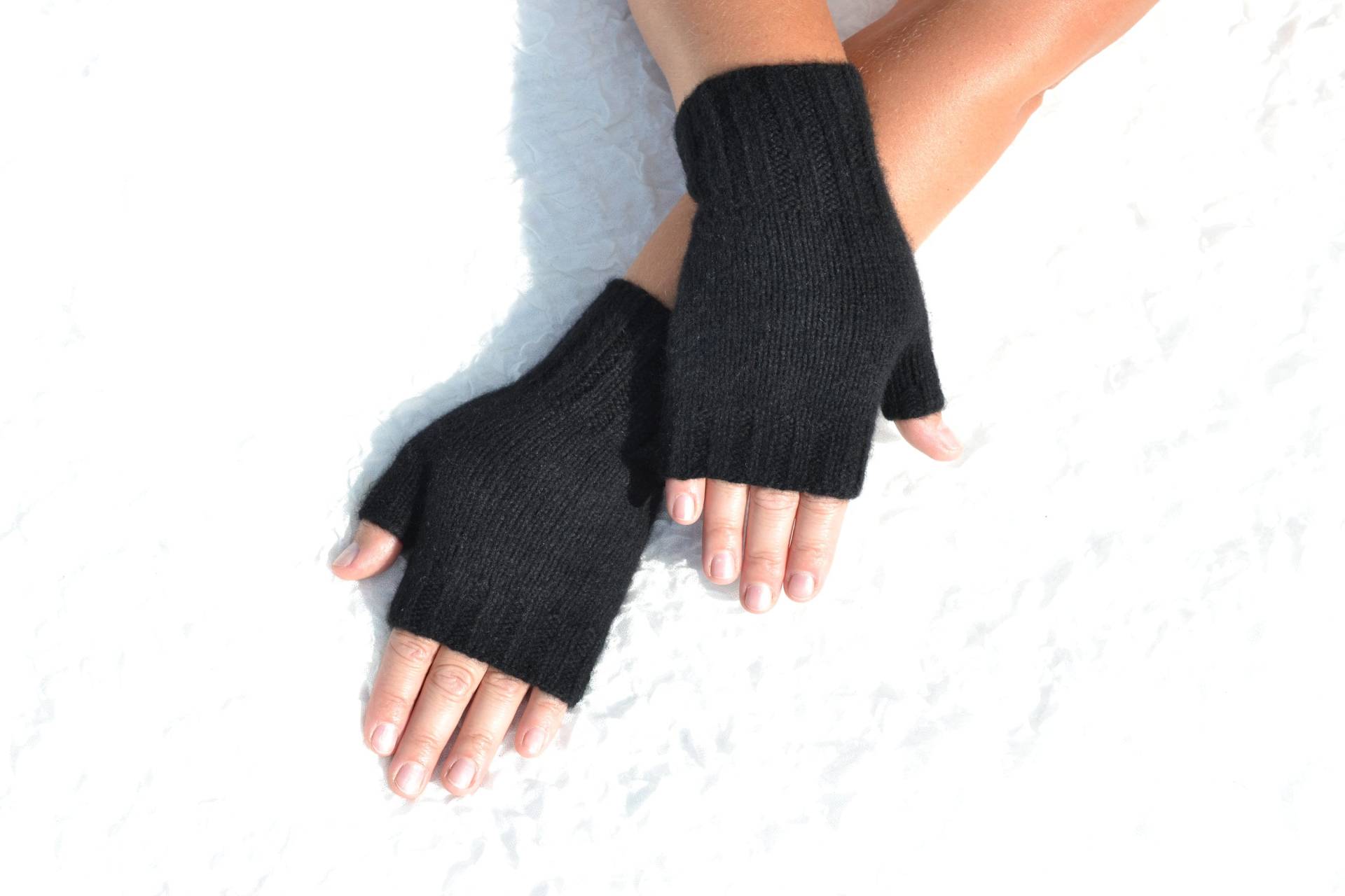 Schwarze Fingerlose Handschuhe, Handgestrickte Schwarze Handschuhe, Kaschmir Handschuhe, Schwarze Winterhandschuhe, Gestrickte Damen Armstulpen von HandyDuo