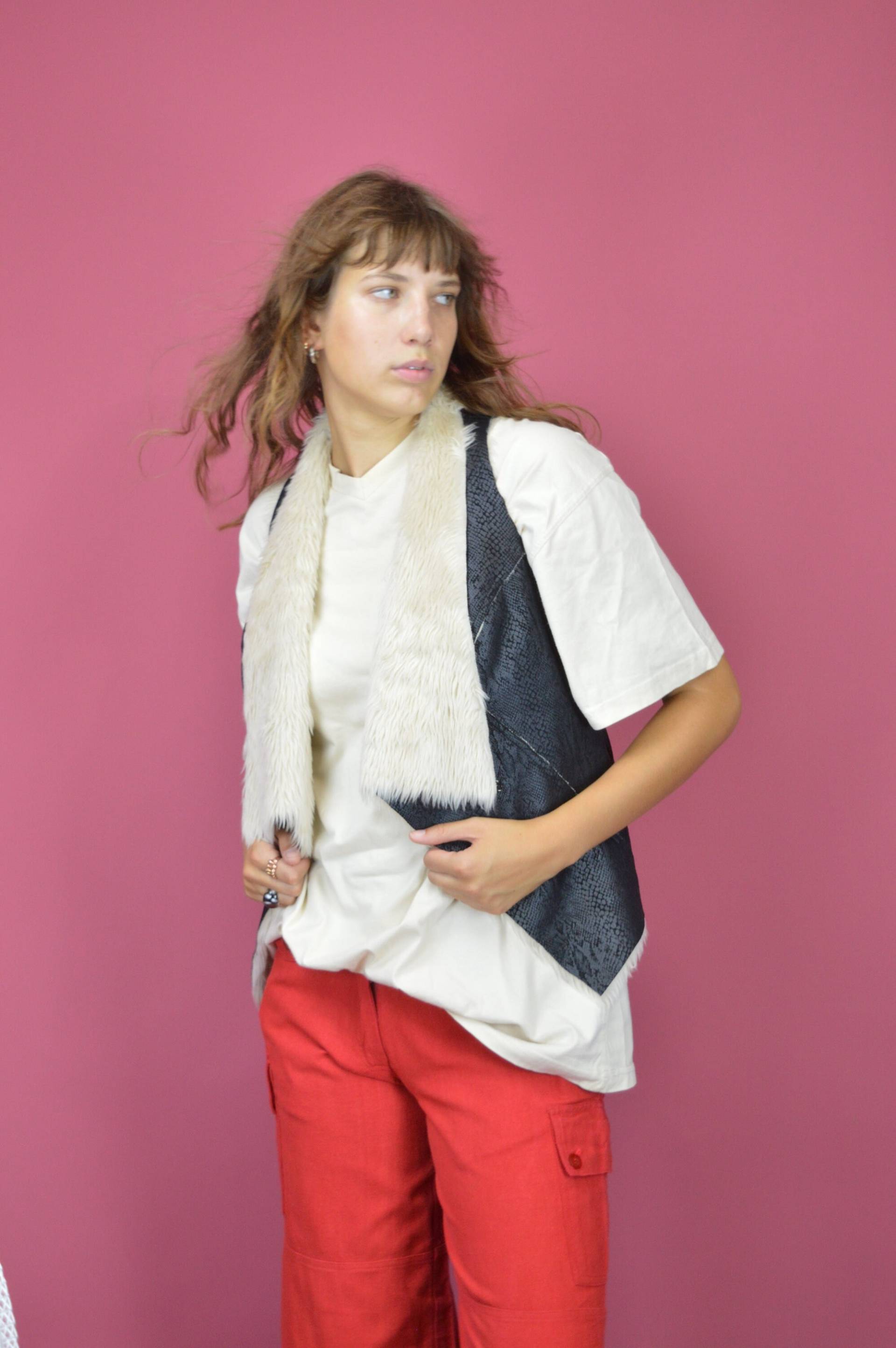 Vintage Kunstpelz Weste Mit Rüschen {W655} von HangerVintage