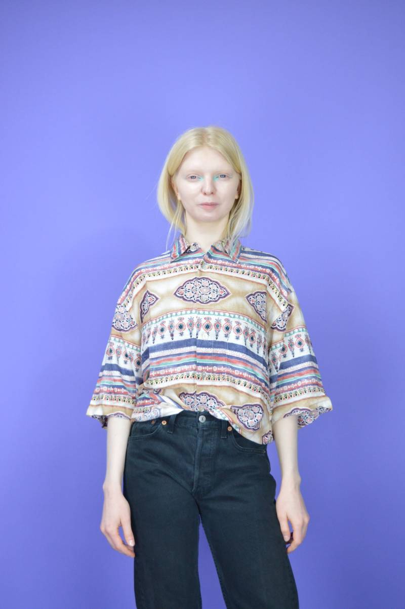 Vintage Multicolour Grafik 80Er Jahre Kurzarm Shirt {W Vintage Multicolour Grafik 80Er Jahre Kurzarm Shirt {W von HangerVintage