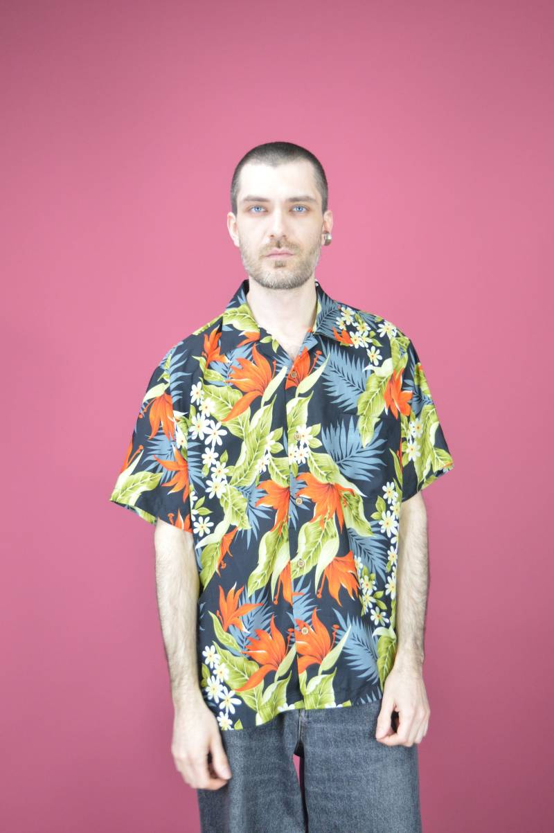 Vintage Multicolour Hawaii Blumen Kurzarm Shirt Vintage Multicolour Hawaii Blumen Kurzarm Shirt von HangerVintage