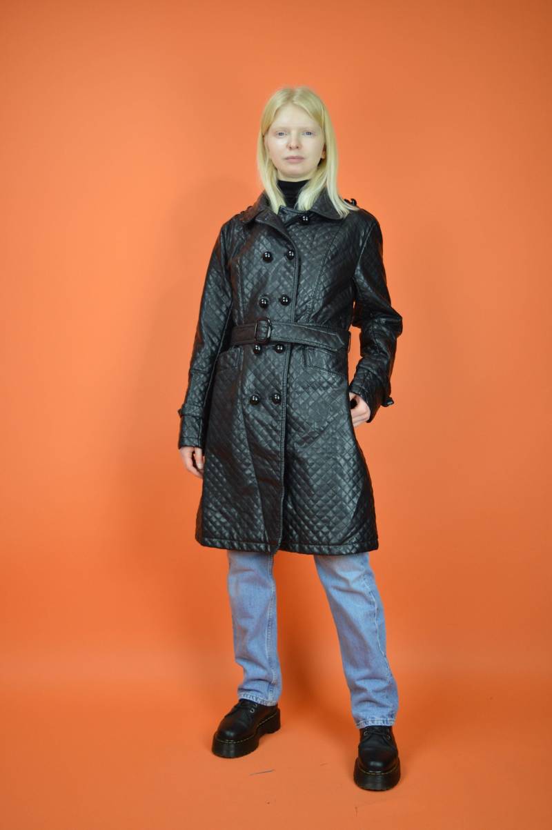 Vintage Schwarzer Rave Ledermantel {W205} von HangerVintage