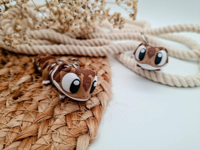 Flexi Gecko - Schlüsselanhänger Gastgeschenke Einschulung Geburtstag Accessoires von HaniiDropsDesignsDE