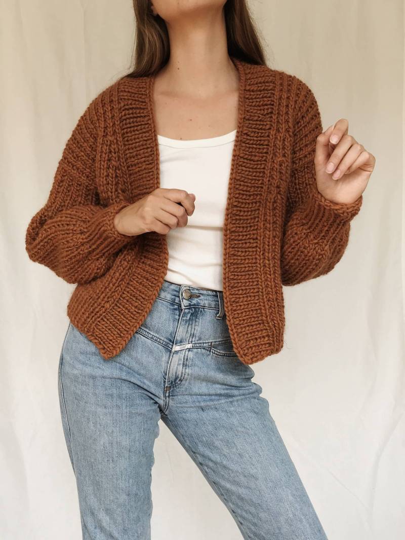 Grobstrick Cardigan Aus 100% Wolle, Handgestrickt - Rust von Hanishken