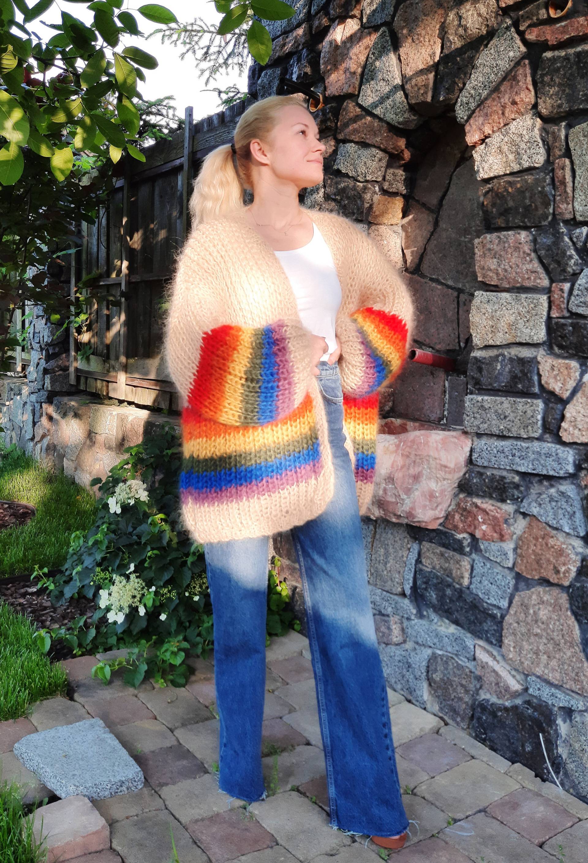 Regenbogen Mohair Oversized Cardigan, Gestreifte Strickjacke Pride Lgbt, Gestrickte Gemütliche Wolljacke, Flauschige Strickjacke, Grobstrick von HannaKlopovaStudio