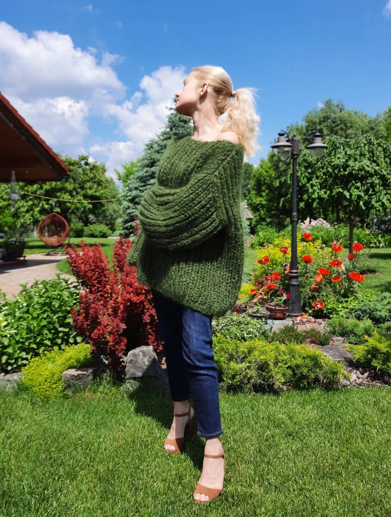 Weicher Gemütlicher Übergroßer Grüner Mohairpullover, Handgestrickter Pullover, Grobstrickpullover, Flauschiger Wollpullover, Voluminöser Pullover von HannaKlopovaStudio