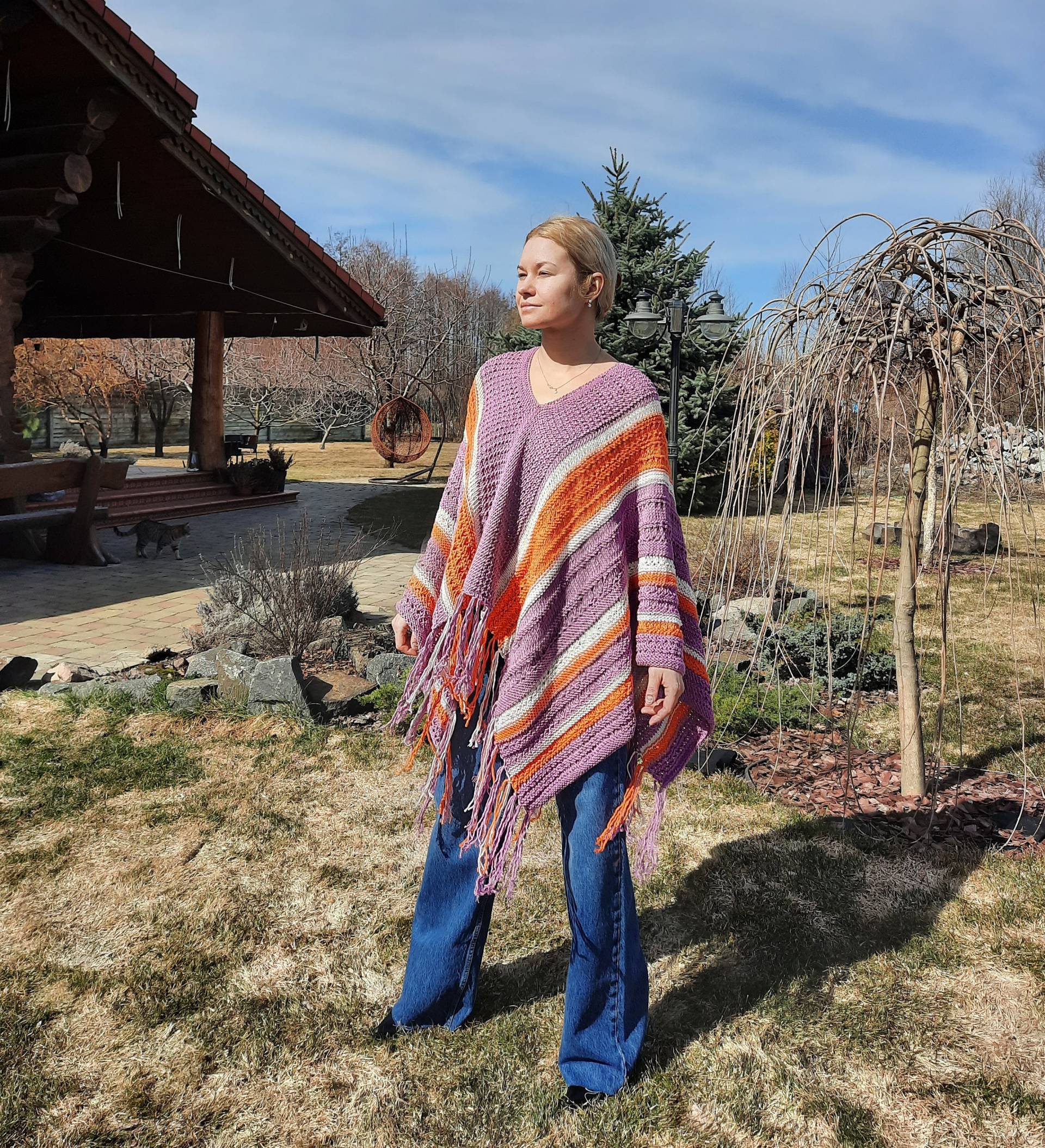 Weicher Kuscheliger Poncho, Baumwollponcho, Sommer Herbst Frauen Poncho Im Boho Stil, Gestreift von HannaKlopovaStudio