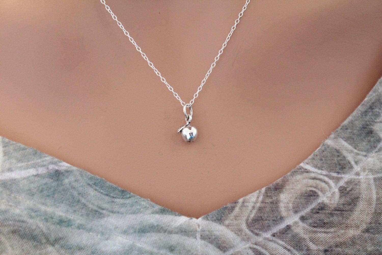 Apfel Charm Halskette, Halskette Geschenk Für Lehrer, Lehrer Layering von HannahCatherines