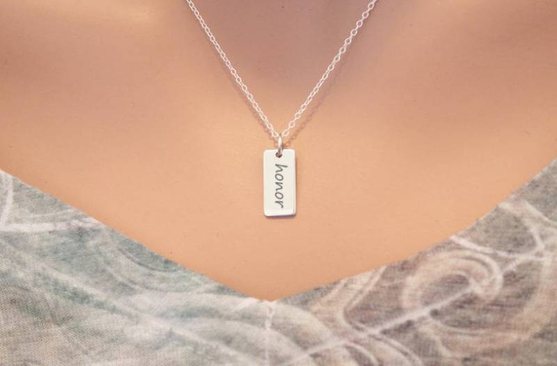 Personalisierte Halskette Aus Sterling Silber Mit Gravur von HannahCatherines