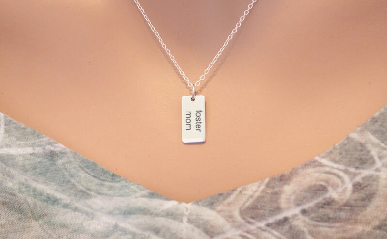 sterling Silber Foster Mom Charm Halskette Anhänger Mit Gravur von HannahCatherines