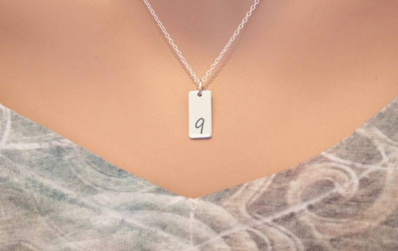 sterling Silber Initial Q Bar Halskette Personalisierter Charm Anhänger von HannahCatherines