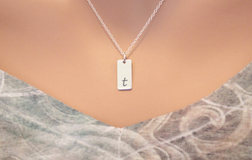 sterling Silber Initial T Halskette Charm Anhänger Mit Gravur von HannahCatherines