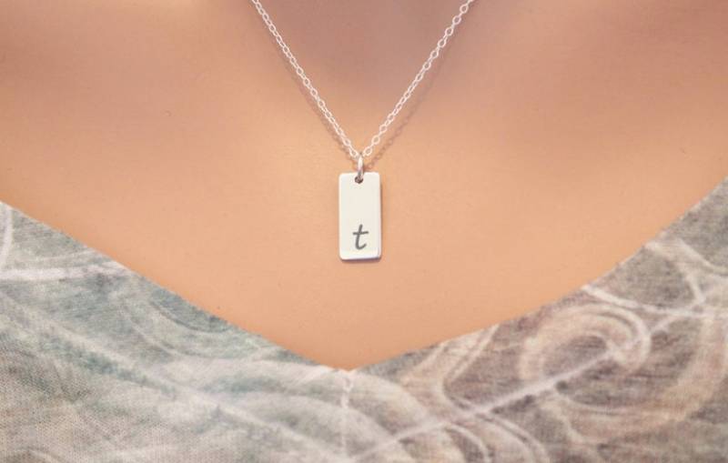 sterling Silber Initial T Halskette Charm Anhänger Mit Gravur von HannahCatherines