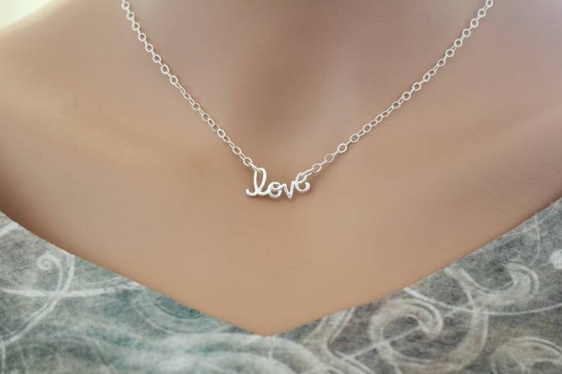 "sterling Silber "Love" Schriftzug Halskette." von HannahCatherines