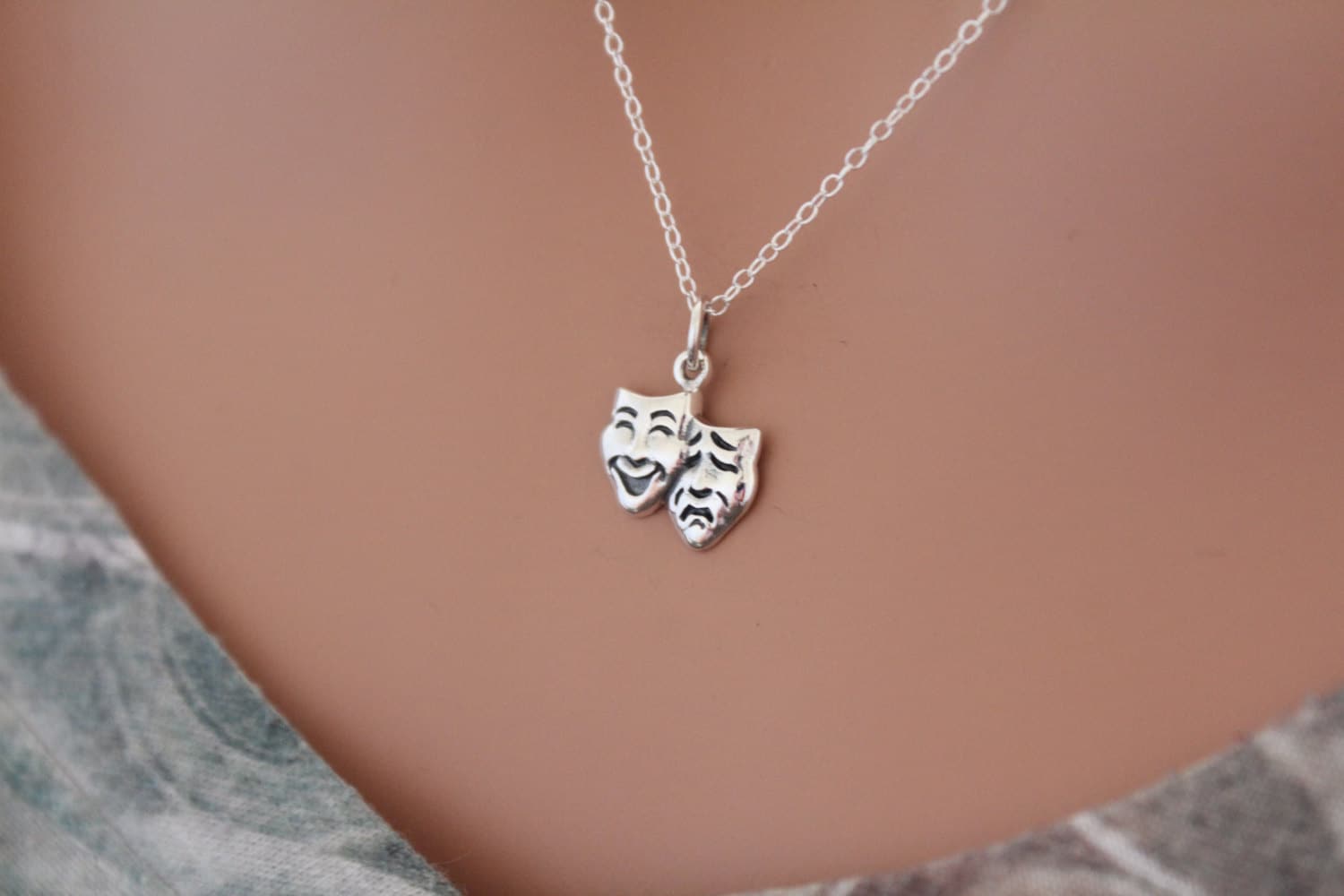 Theater Maske Komödie Tragödie Charme von HannahCatherines