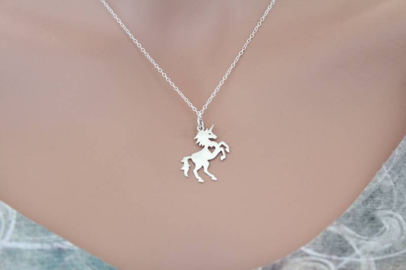 sterling Silber Einhorn Halskette Herz Cutout Charm von HannahCatherines
