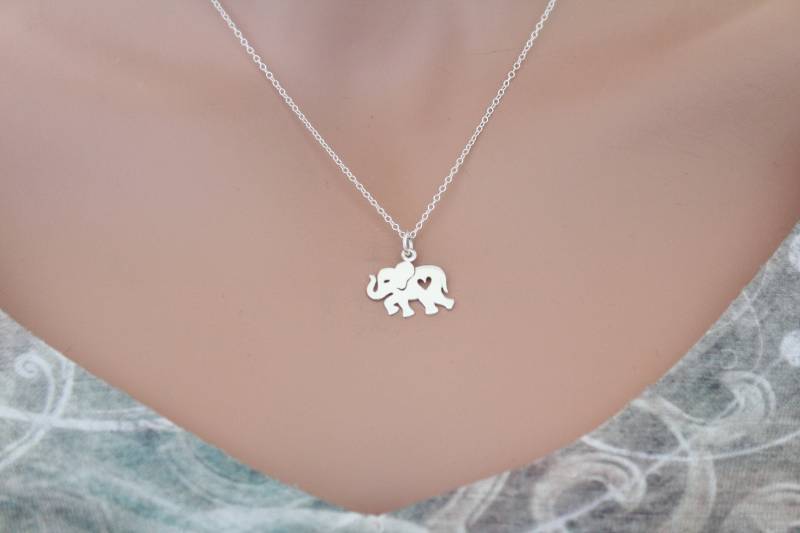 sterling Silber Elefant Charme Mit Herz Ausschnitt Halskette, Entzückender Halskette von HannahCatherines