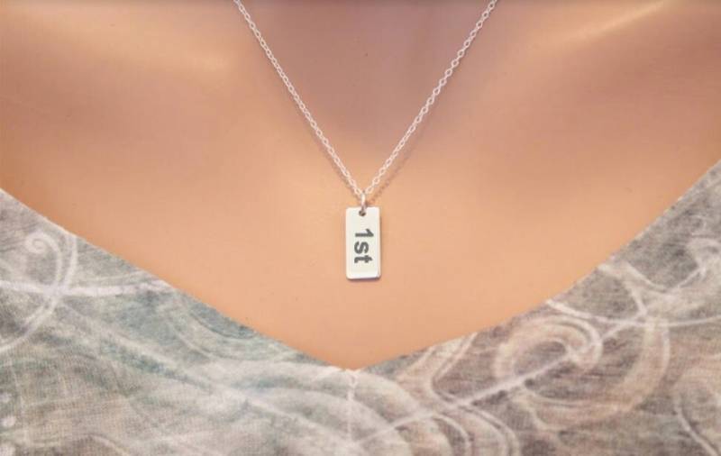 sterling Silber Gravierte Erste Wort Anhänger Halskette von HannahCatherines