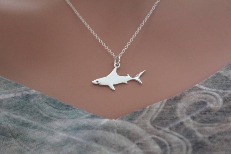 sterling Silber Hai Charm Halskette, Liebhaber Taucher Anhänger Niedlichen von HannahCatherines