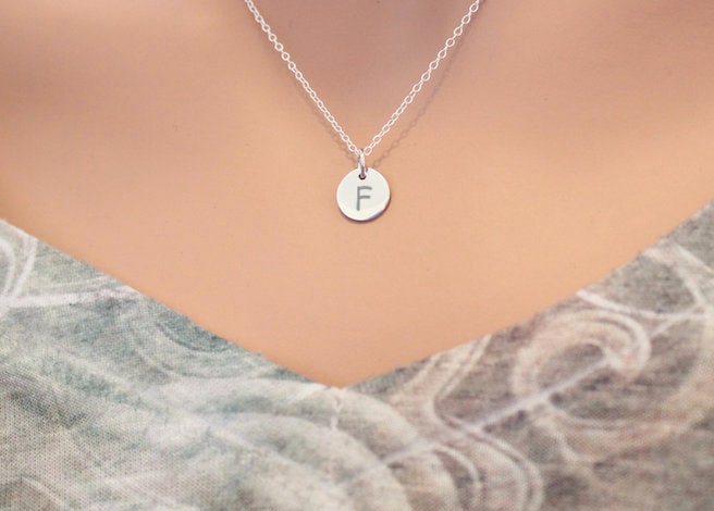 sterling Silber Initial F Halskette Charm Mit Gravur von HannahCatherines