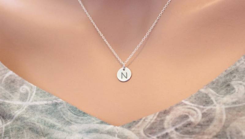 sterling Silber Initial N Halskette Charm Mit Gravur von HannahCatherines