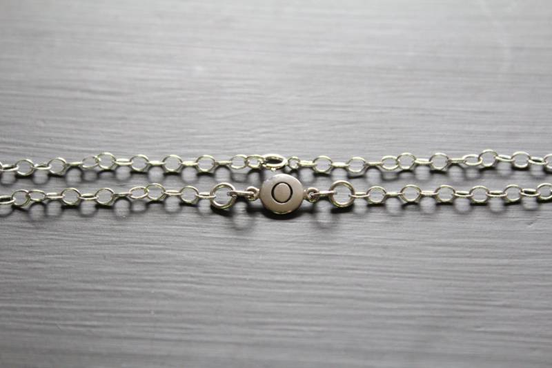 sterling Silber Initial O Armband Zierlicher Gestempelter Anhänger von HannahCatherines