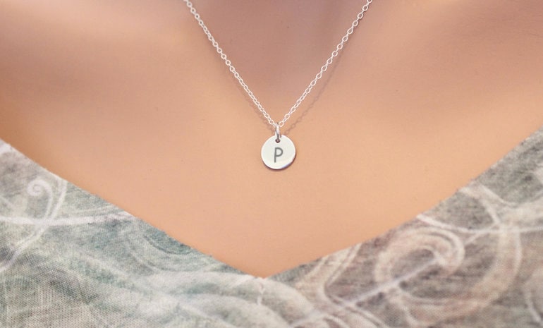 sterling Silber Initial P Halskette Charm Mit Gravur von HannahCatherines