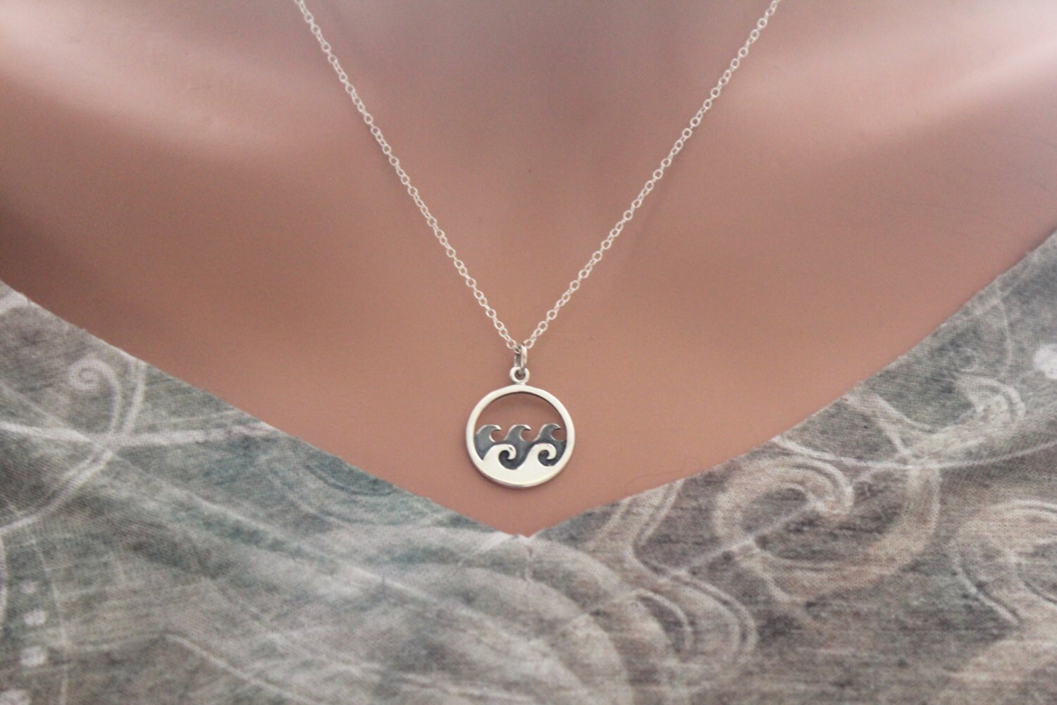 sterling Silber Ocean Waves Anhänger Halskette Surfer Schmuck von HannahCatherines