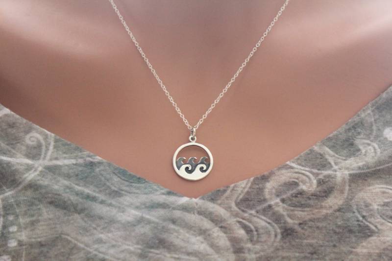 sterling Silber Ocean Waves Anhänger Halskette Surfer Schmuck von HannahCatherines