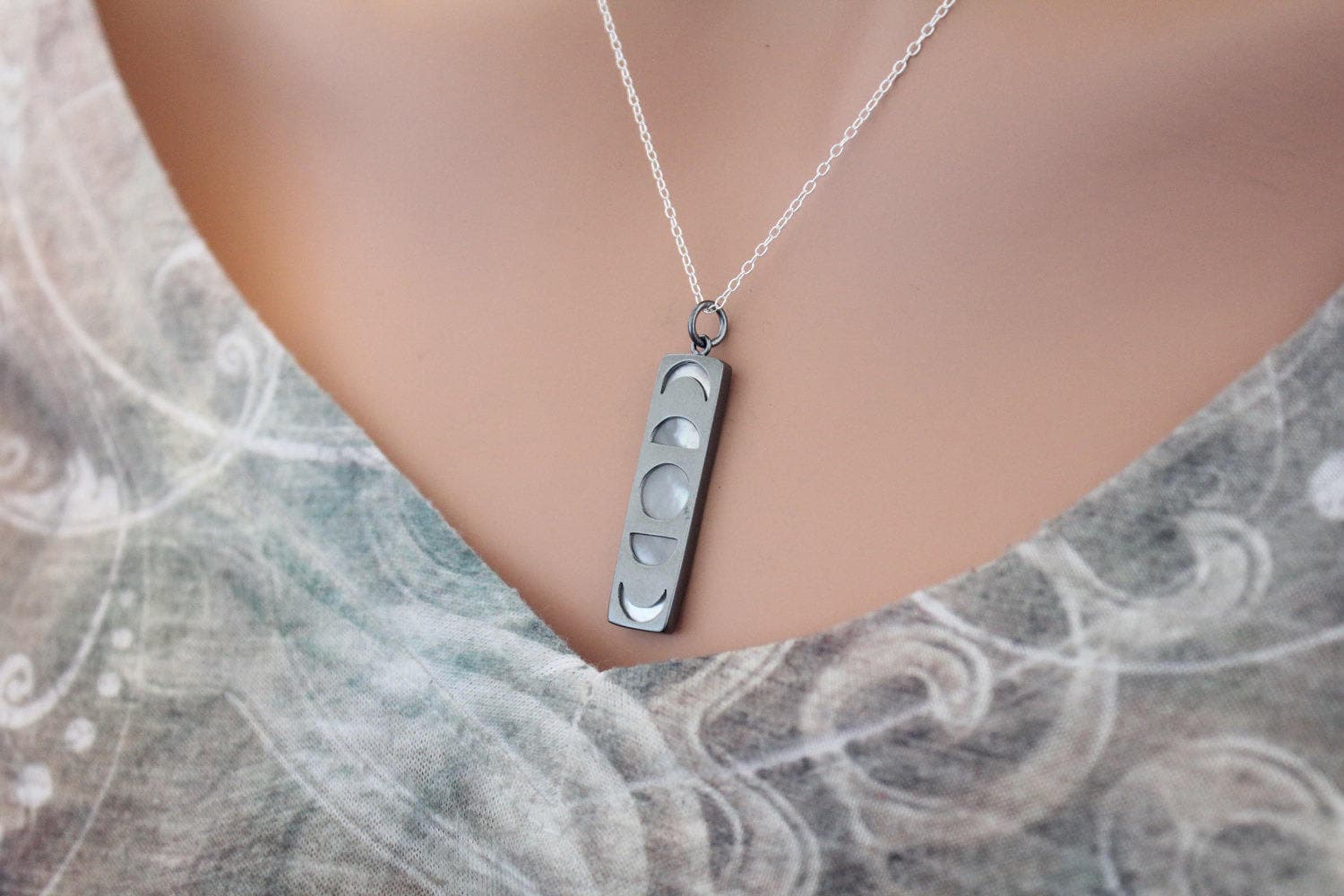 sterling Silber Anhänger Mit Mond Und Perlmutt-Anhänger von HannahCatherines