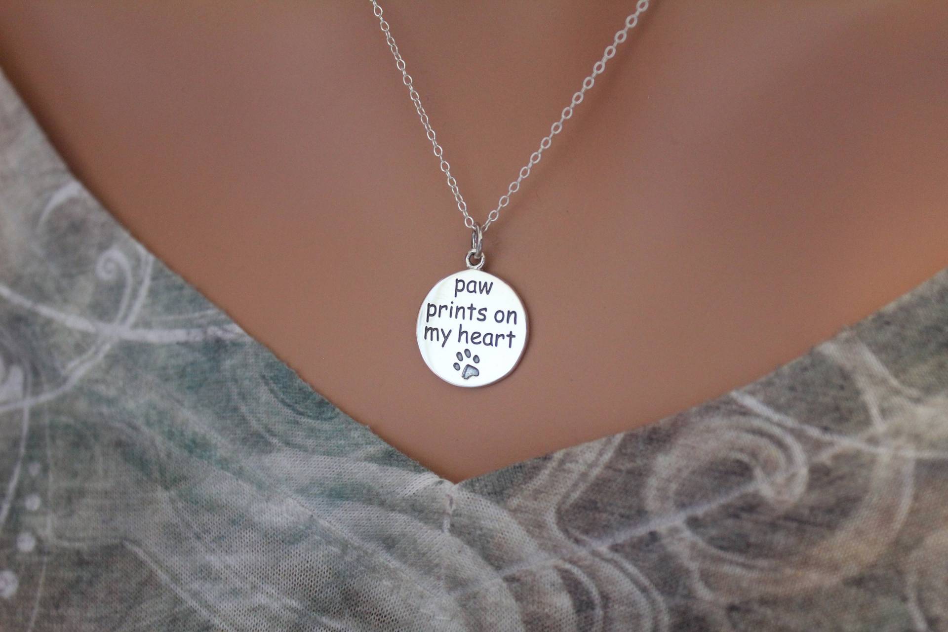 sterling Silber Pfotenabdrücke Auf Meiner Herz-Halskette Geschenk Für Tierliebhaber von HannahCatherines
