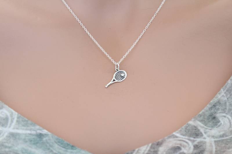 sterling Silber Tennisschläger Halskette Mit Ball Anhänger von HannahCatherines