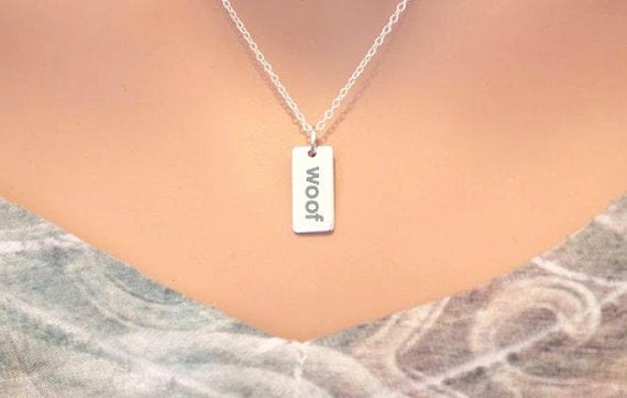 sterling Silber Gravierte Wuff Anhänger Halskette - Hunde Liebhaber Geschenk von HannahCatherines