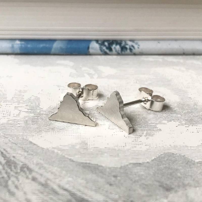 Custom Berg Silhouette Ohrstecker Zierliche Silber Ohrstecker | Wählen Sie Einen Beliebigen von HannahLouiseLamb