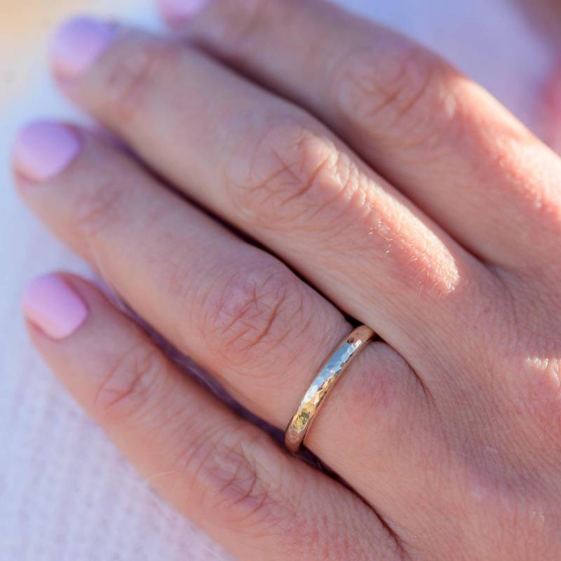 Handgemachter Ehering Aus Recyceltem Gold in D-Form von HannahLouiseLamb