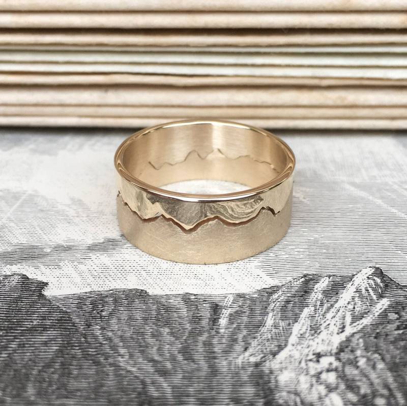 Individueller 9 Karat Gelbgold Berglandschaft Ring - Alternativer Ehering von HannahLouiseLamb