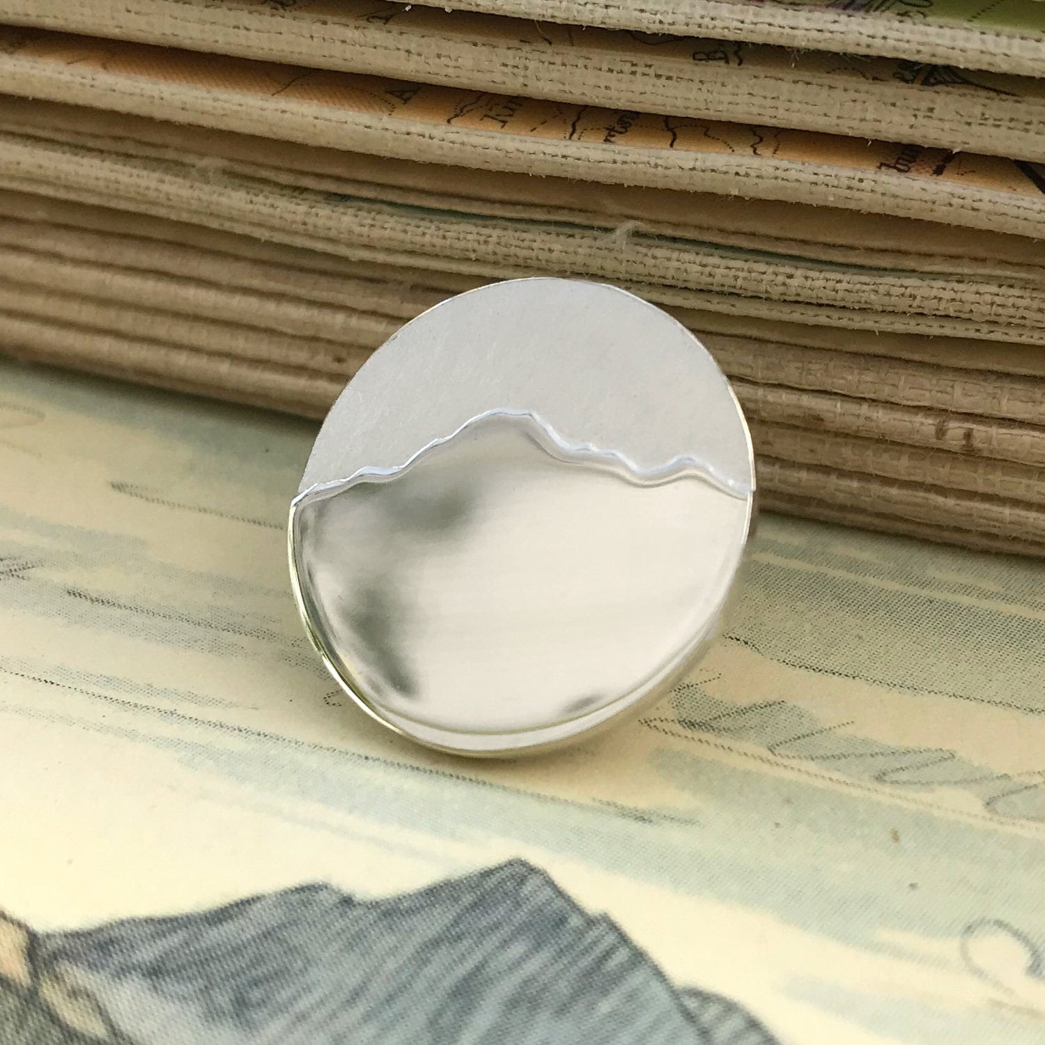 Personalisierte Sterling Silber Skyline Anstecknadel Handgemachte Brosche | Wählen Sie Einen Beliebigen Berg von HannahLouiseLamb