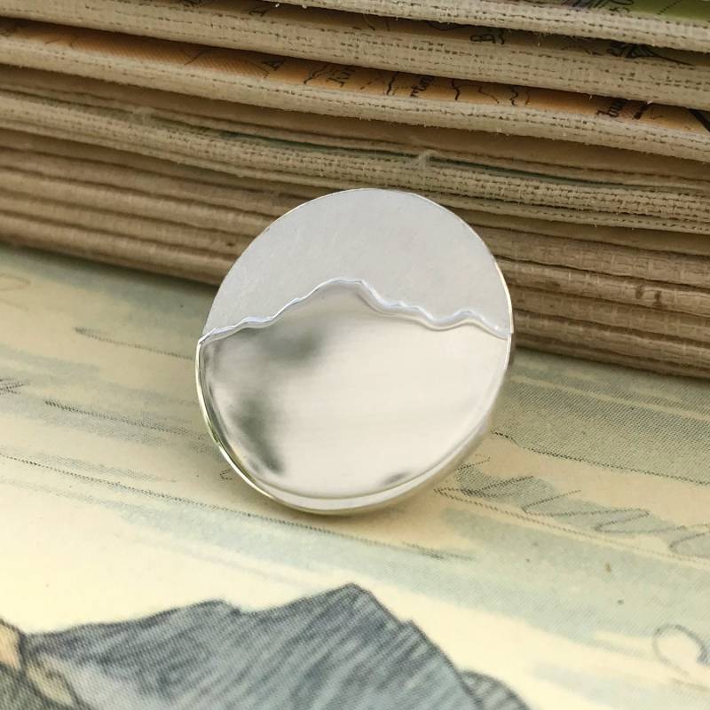 Personalisierte Sterling Silber Skyline Anstecknadel Handgemachte Brosche | Wählen Sie Einen Beliebigen Berg von HannahLouiseLamb